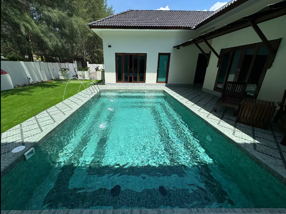 pool-sapphire